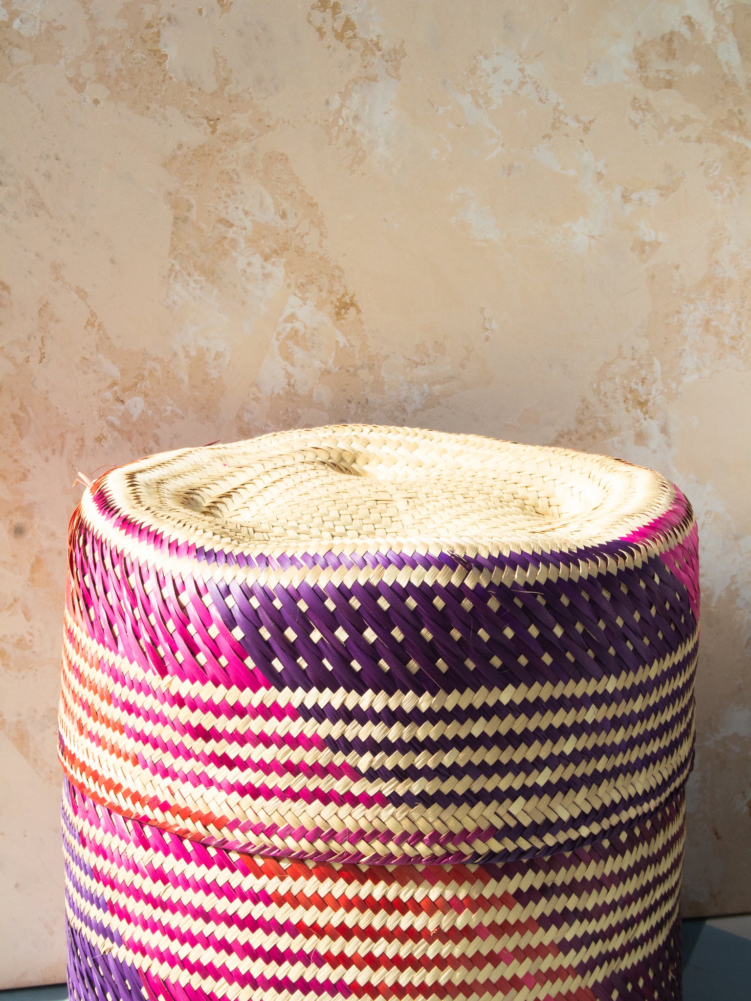 Big Belly Lidded Canasta Storage Basket- Morado y Natural MEDIUM